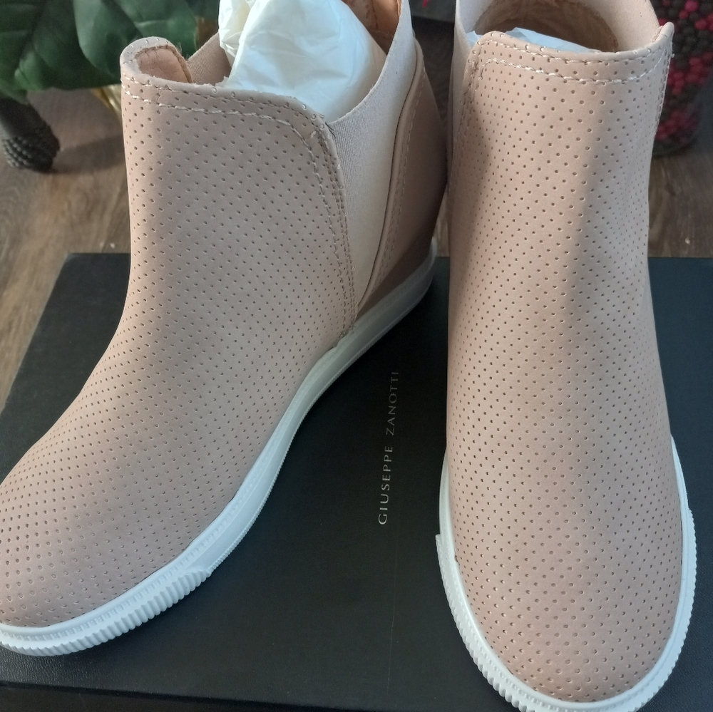 Dolce Vita Beige Booties